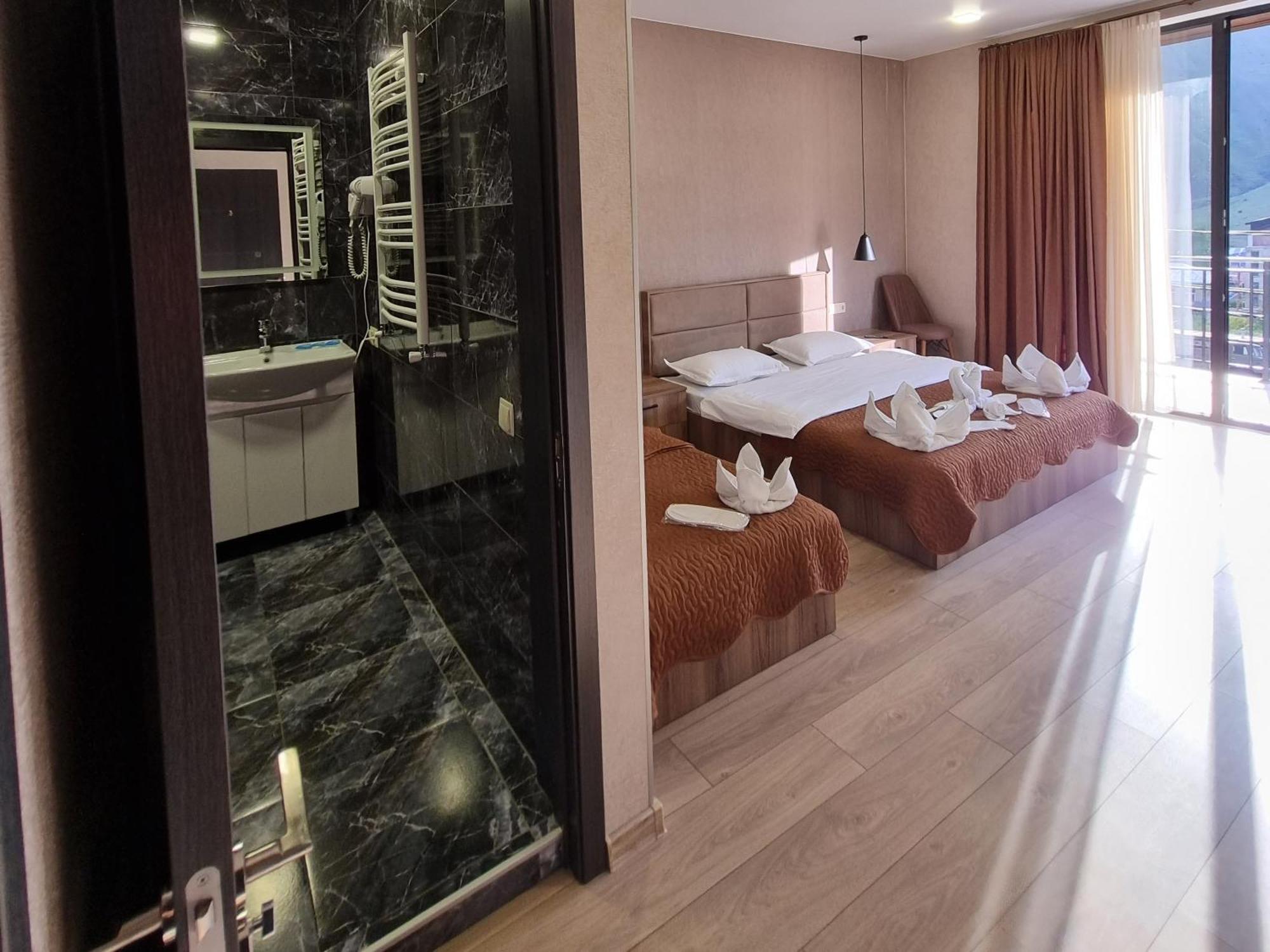 Hotel Sweet Night Kazbegi Quarto foto